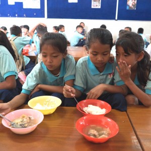 #GivingTuesday campaign feeds children in Cambodia